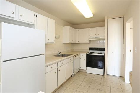 912 Ridge Square .